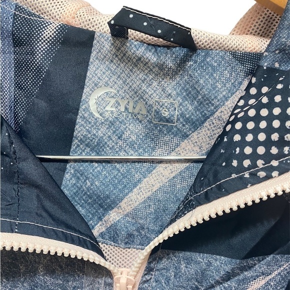 - ZYIA Colorful Windbreaker - Picture 4 of 7